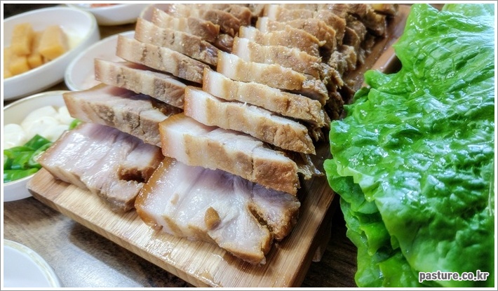 최고의 수육 레시피 간편하게 삶는 법과 팁 최고의 수육 레시피 간편하게 삶는 법과 팁